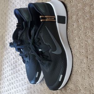 Womens Sneakers Nike Reposto 10 Running Shoes